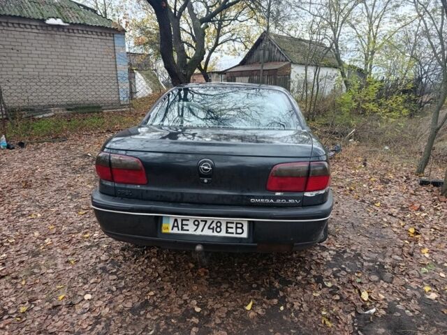 Зеленый Опель Омега, объемом двигателя 2 л и пробегом 242 тыс. км за 692 $, фото 1 на Automoto.ua