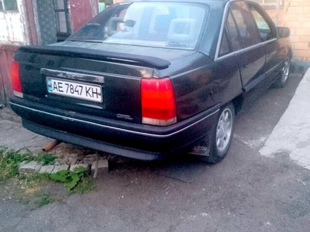 Зеленый Опель Омега, объемом двигателя 1.8 л и пробегом 330 тыс. км за 900 $, фото 1 на Automoto.ua
