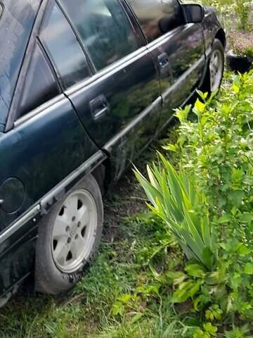 Зелений Опель Омега, об'ємом двигуна 2.3 л та пробігом 300 тис. км за 1100 $, фото 1 на Automoto.ua