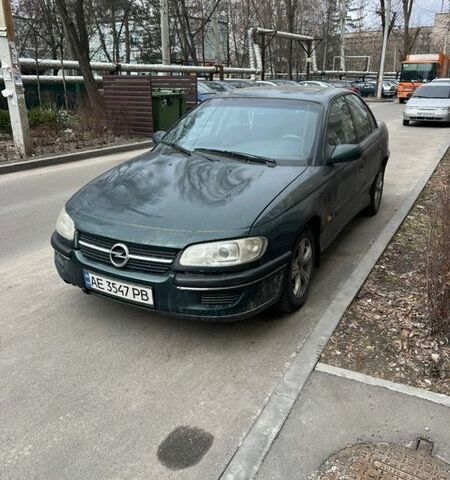 Зеленый Опель Омега, объемом двигателя 2 л и пробегом 283 тыс. км за 2100 $, фото 1 на Automoto.ua