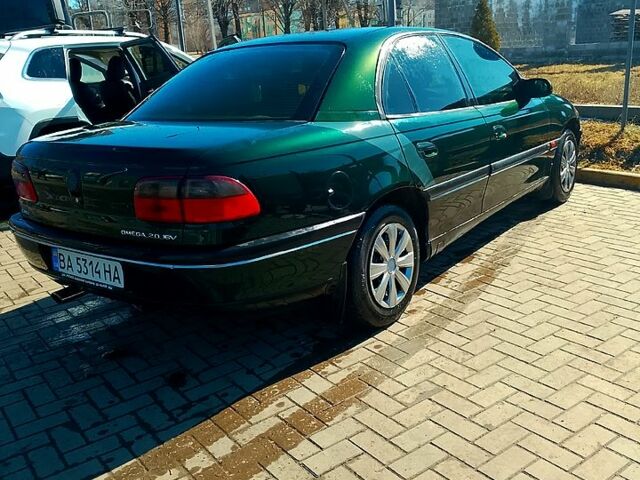 Зеленый Опель Омега, объемом двигателя 2 л и пробегом 396 тыс. км за 2500 $, фото 1 на Automoto.ua