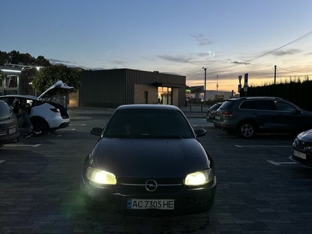 Зеленый Опель Омега, объемом двигателя 2 л и пробегом 250 тыс. км за 1400 $, фото 1 на Automoto.ua