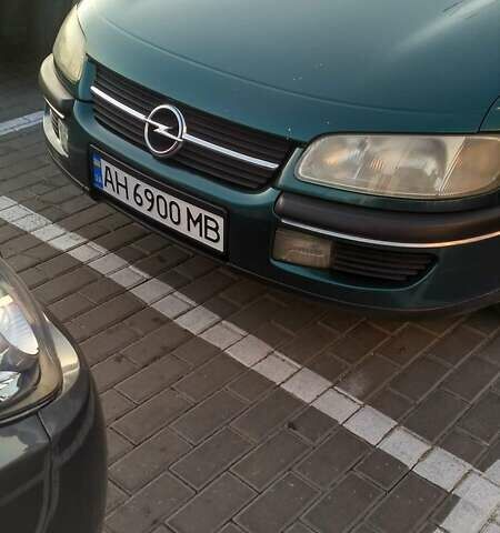 Зеленый Опель Омега, объемом двигателя 2 л и пробегом 268 тыс. км за 2500 $, фото 1 на Automoto.ua
