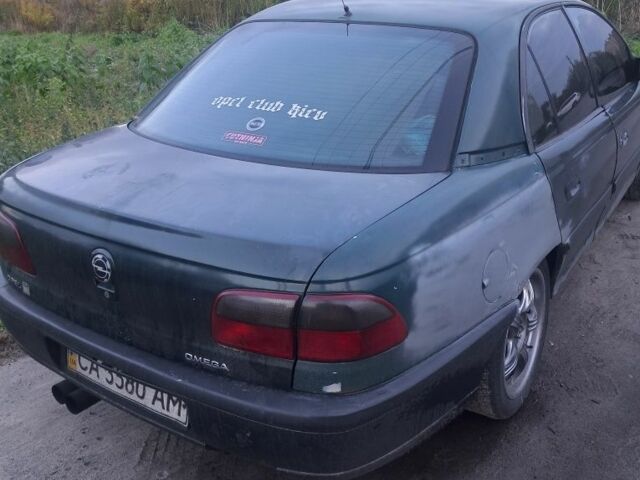 Зеленый Опель Омега, объемом двигателя 2 л и пробегом 390 тыс. км за 400 $, фото 1 на Automoto.ua