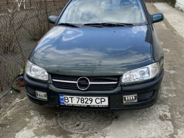 Зеленый Опель Омега, объемом двигателя 3 л и пробегом 330 тыс. км за 1700 $, фото 1 на Automoto.ua