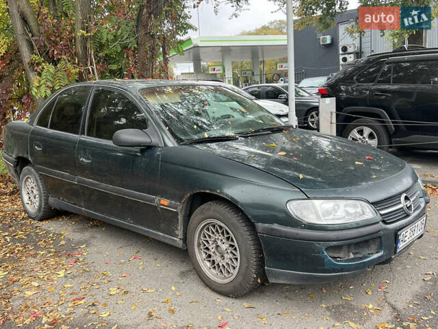 Зеленый Опель Омега, объемом двигателя 2 л и пробегом 350 тыс. км за 999 $, фото 1 на Automoto.ua