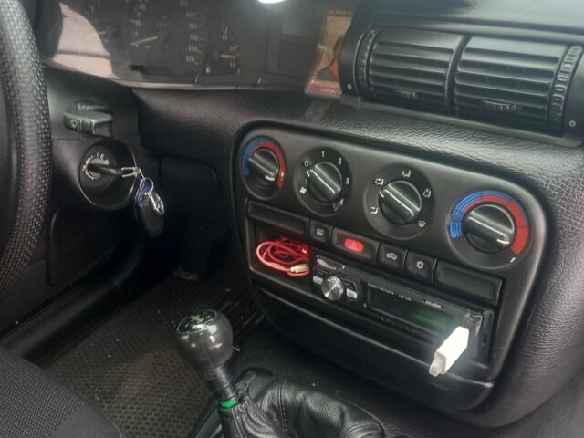 Зелений Опель Омега, об'ємом двигуна 2 л та пробігом 340 тис. км за 1500 $, фото 1 на Automoto.ua