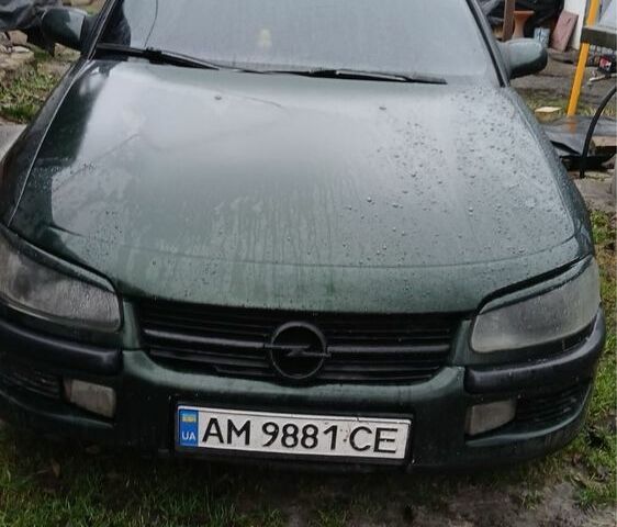 Зеленый Опель Омега, объемом двигателя 3 л и пробегом 300 тыс. км за 2400 $, фото 1 на Automoto.ua