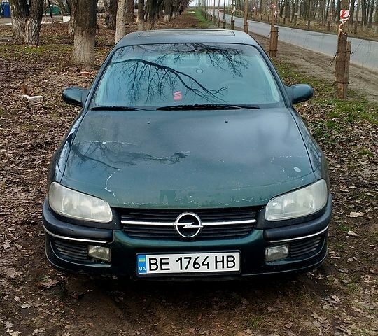 Зеленый Опель Омега, объемом двигателя 2 л и пробегом 235 тыс. км за 1500 $, фото 1 на Automoto.ua