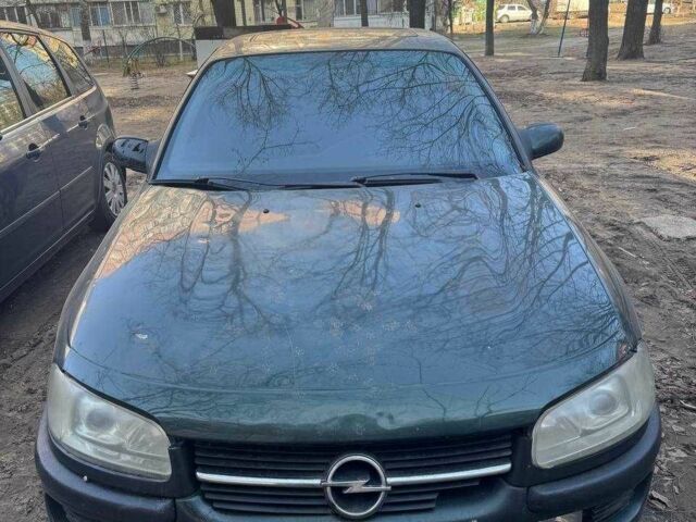 Зеленый Опель Омега, объемом двигателя 2 л и пробегом 400 тыс. км за 1300 $, фото 1 на Automoto.ua