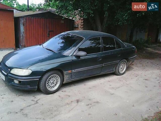 Зеленый Опель Омега, объемом двигателя 2 л и пробегом 300 тыс. км за 2490 $, фото 1 на Automoto.ua