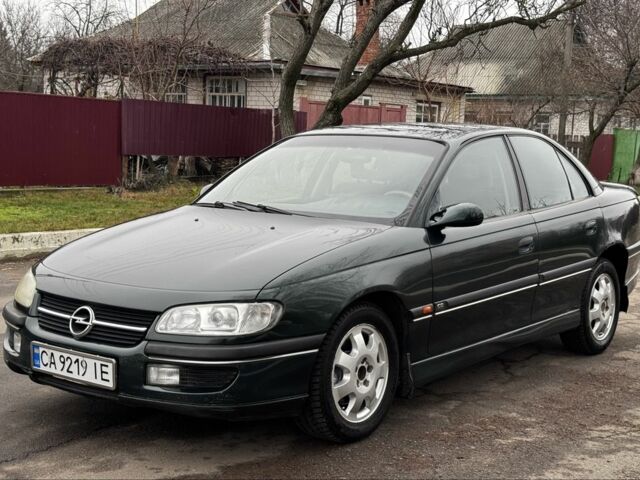 Зеленый Опель Омега, объемом двигателя 2.5 л и пробегом 180 тыс. км за 1499 $, фото 1 на Automoto.ua