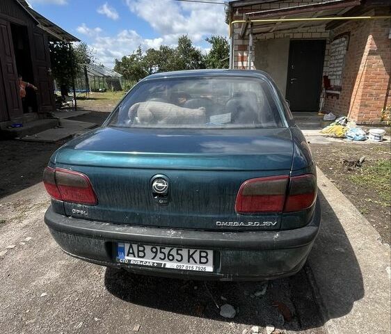 Зеленый Опель Омега, объемом двигателя 2 л и пробегом 280 тыс. км за 917 $, фото 1 на Automoto.ua