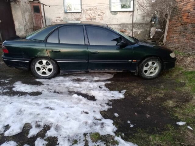 Зеленый Опель Омега, объемом двигателя 2 л и пробегом 200 тыс. км за 1200 $, фото 1 на Automoto.ua
