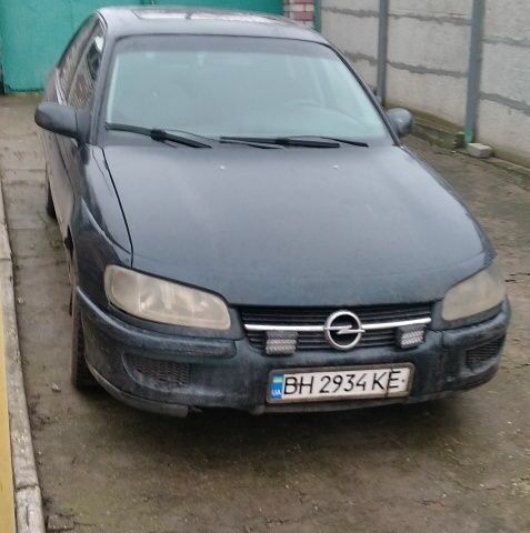 Зеленый Опель Омега, объемом двигателя 2 л и пробегом 324 тыс. км за 1450 $, фото 1 на Automoto.ua