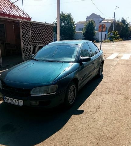 Зелений Опель Омега, об'ємом двигуна 2 л та пробігом 400 тис. км за 1600 $, фото 1 на Automoto.ua