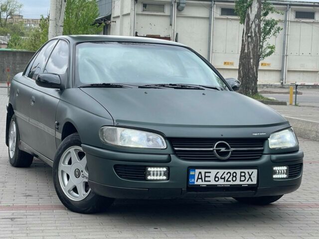 Зеленый Опель Омега, объемом двигателя 20 л и пробегом 400 тыс. км за 3700 $, фото 1 на Automoto.ua