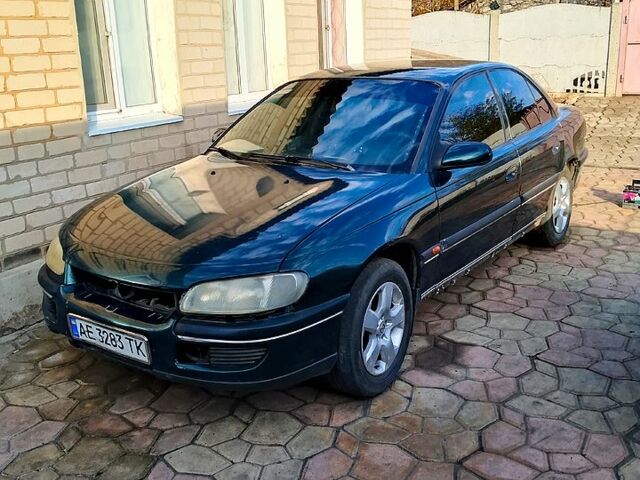 Зеленый Опель Омега, объемом двигателя 2 л и пробегом 500 тыс. км за 700 $, фото 1 на Automoto.ua