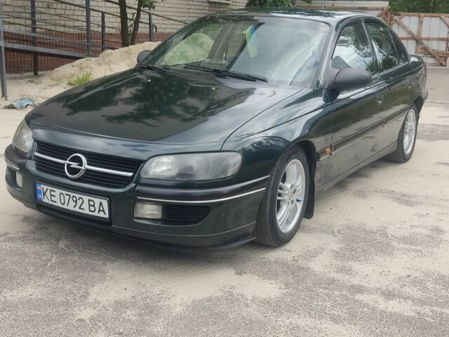 Зеленый Опель Омега, объемом двигателя 2 л и пробегом 280 тыс. км за 2500 $, фото 1 на Automoto.ua