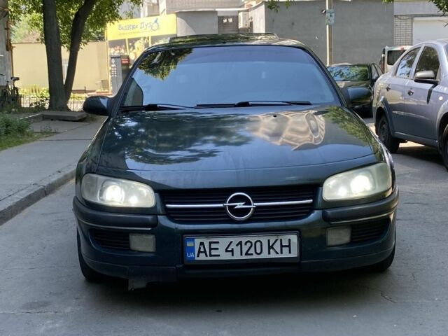 Зеленый Опель Омега, объемом двигателя 2 л и пробегом 350 тыс. км за 1550 $, фото 1 на Automoto.ua