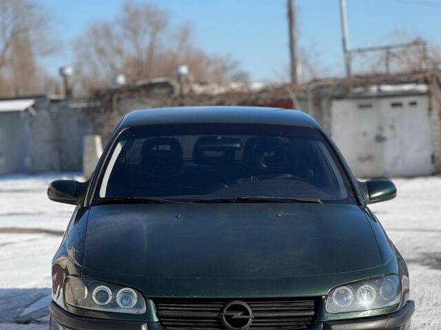 Зелений Опель Омега, об'ємом двигуна 2.5 л та пробігом 400 тис. км за 2000 $, фото 1 на Automoto.ua