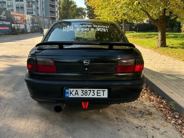 Зеленый Опель Омега, объемом двигателя 2 л и пробегом 270 тыс. км за 1900 $, фото 1 на Automoto.ua