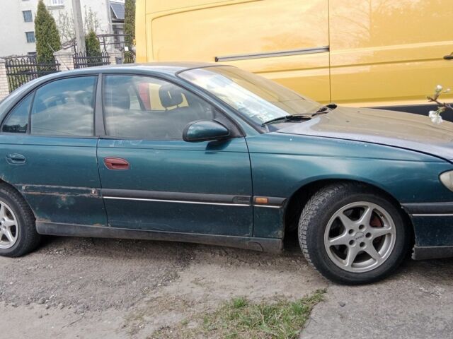 Зеленый Опель Омега, объемом двигателя 2 л и пробегом 300 тыс. км за 1000 $, фото 1 на Automoto.ua