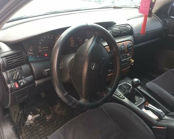 Зелений Опель Омега, об'ємом двигуна 2 л та пробігом 123 тис. км за 2250 $, фото 1 на Automoto.ua