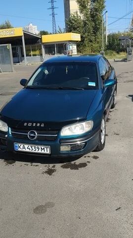 Зеленый Опель Омега, объемом двигателя 2 л и пробегом 330 тыс. км за 2300 $, фото 1 на Automoto.ua