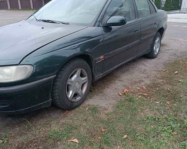 Зеленый Опель Омега, объемом двигателя 1.98 л и пробегом 300 тыс. км за 2000 $, фото 1 на Automoto.ua