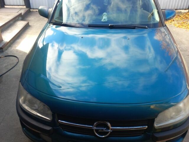 Зеленый Опель Омега, объемом двигателя 2 л и пробегом 402 тыс. км за 4000 $, фото 1 на Automoto.ua