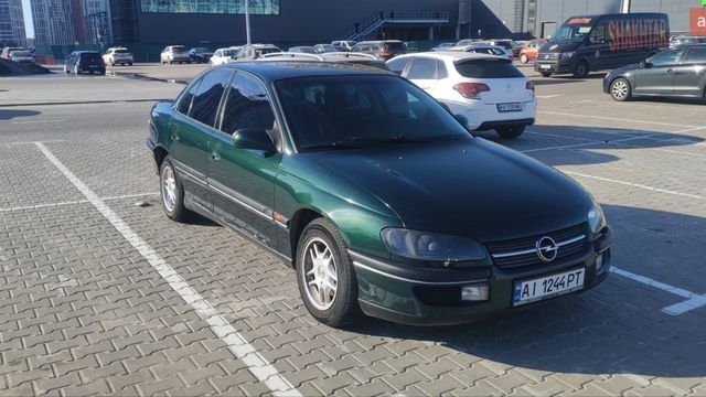 Зеленый Опель Омега, объемом двигателя 2 л и пробегом 241 тыс. км за 3200 $, фото 1 на Automoto.ua