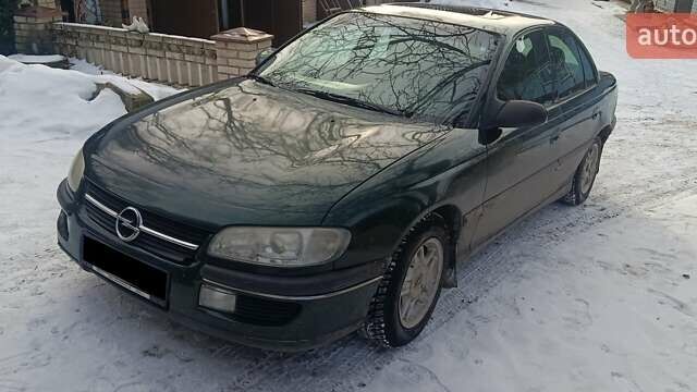Зеленый Опель Омега, объемом двигателя 2.5 л и пробегом 200 тыс. км за 2500 $, фото 1 на Automoto.ua