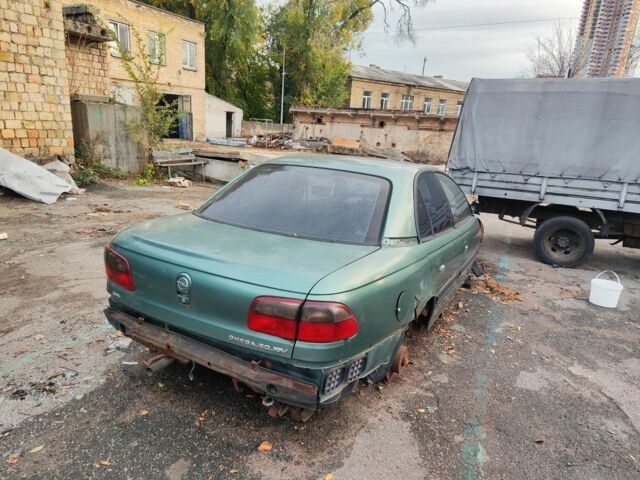 Зелений Опель Омега, об'ємом двигуна 2 л та пробігом 250 тис. км за 500 $, фото 1 на Automoto.ua