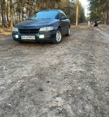 Зеленый Опель Омега, объемом двигателя 2 л и пробегом 328 тыс. км за 2600 $, фото 1 на Automoto.ua