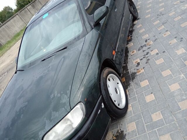 Зеленый Опель Омега, объемом двигателя 2 л и пробегом 300 тыс. км за 617 $, фото 1 на Automoto.ua