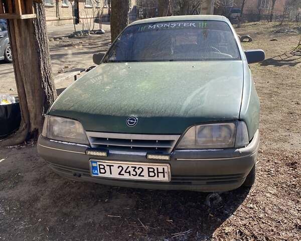 Зеленый Опель Омега, объемом двигателя 2 л и пробегом 500 тыс. км за 1500 $, фото 1 на Automoto.ua