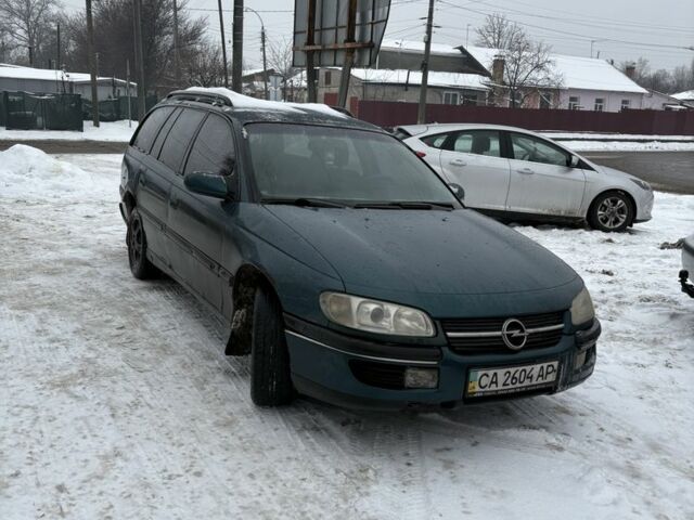 Зеленый Опель Омега, объемом двигателя 2 л и пробегом 325 тыс. км за 1500 $, фото 1 на Automoto.ua