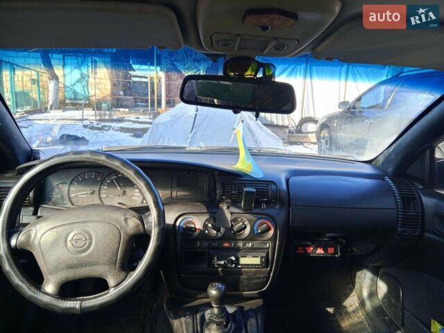 Зелений Опель Омега, об'ємом двигуна 2.5 л та пробігом 300 тис. км за 936 $, фото 1 на Automoto.ua