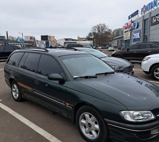 Зелений Опель Омега, об'ємом двигуна 2.5 л та пробігом 200 тис. км за 900 $, фото 1 на Automoto.ua