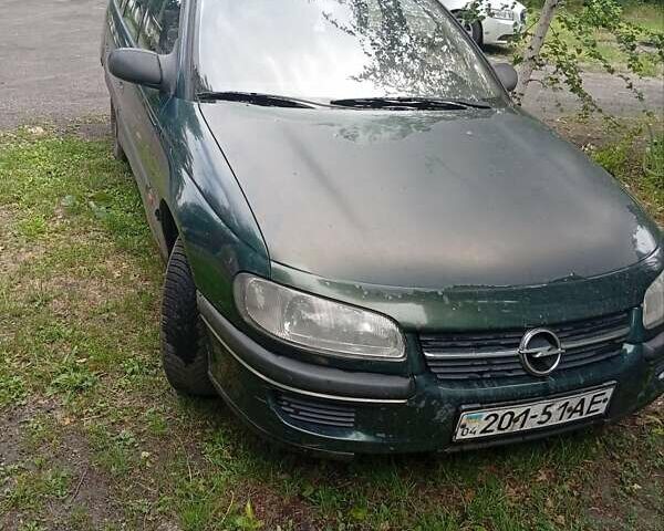 Зеленый Опель Омега, объемом двигателя 2 л и пробегом 200 тыс. км за 1900 $, фото 1 на Automoto.ua