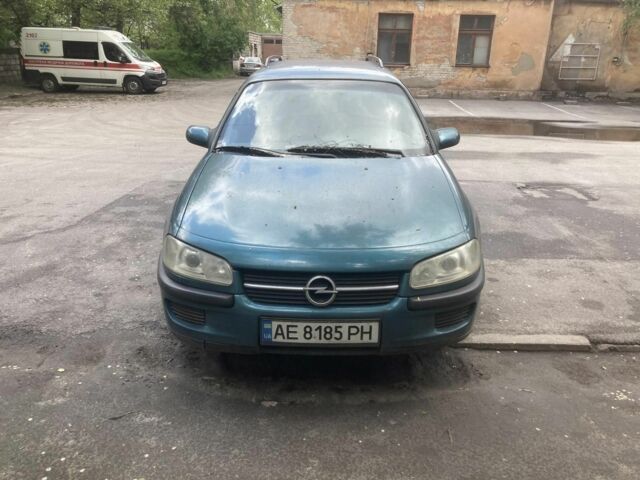 Зеленый Опель Омега, объемом двигателя 2 л и пробегом 430 тыс. км за 2460 $, фото 1 на Automoto.ua