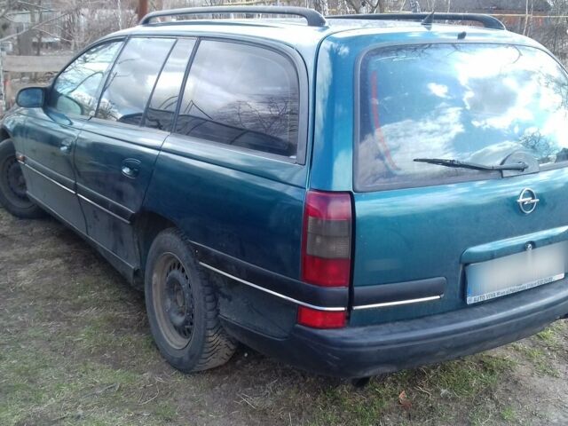 Зеленый Опель Омега, объемом двигателя 2 л и пробегом 295 тыс. км за 3500 $, фото 1 на Automoto.ua