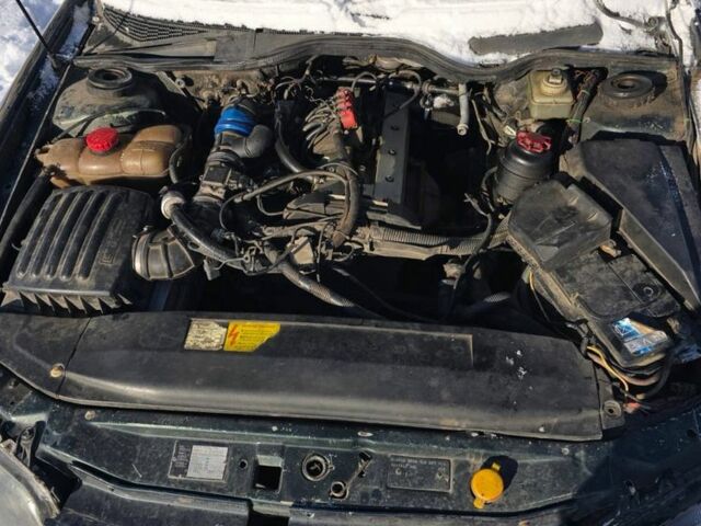 Зеленый Опель Омега, объемом двигателя 2 л и пробегом 300 тыс. км за 1250 $, фото 1 на Automoto.ua