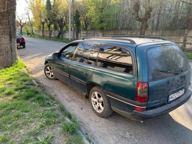 Зеленый Опель Омега, объемом двигателя 2 л и пробегом 250 тыс. км за 1900 $, фото 1 на Automoto.ua