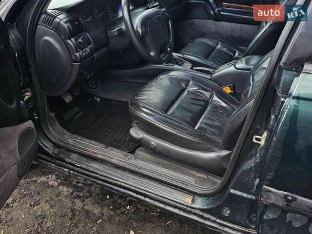 Зеленый Опель Омега, объемом двигателя 2.5 л и пробегом 530 тыс. км за 1700 $, фото 1 на Automoto.ua