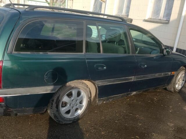 Зеленый Опель Омега, объемом двигателя 2 л и пробегом 300 тыс. км за 2300 $, фото 1 на Automoto.ua