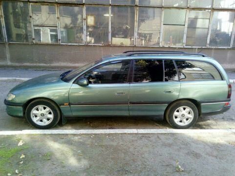 Зелений Опель Омега, об'ємом двигуна 2.5 л та пробігом 200 тис. км за 3800 $, фото 1 на Automoto.ua