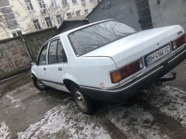 Білий Опель Рекорд, об'ємом двигуна 1.9 л та пробігом 300 тис. км за 750 $, фото 1 на Automoto.ua