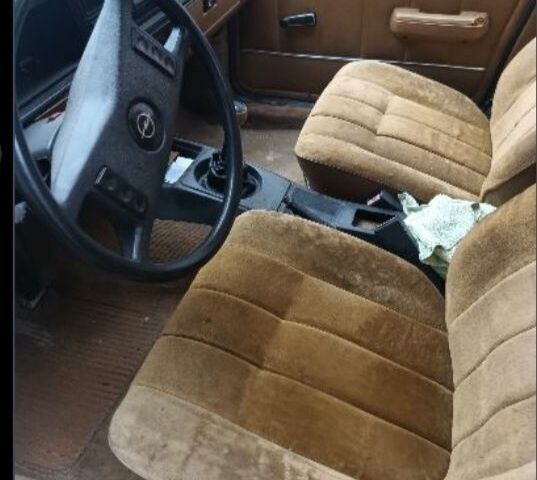 Бежевый Опель Рекорд, объемом двигателя 2 л и пробегом 187 тыс. км за 243 $, фото 1 на Automoto.ua